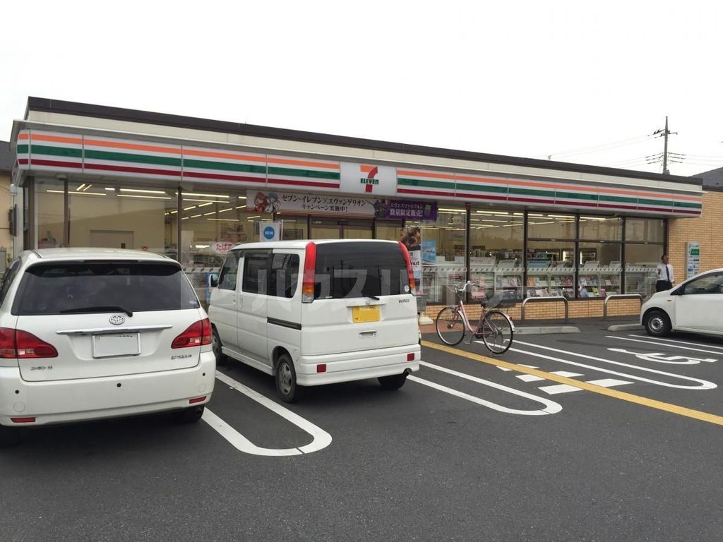 コンビニ　セブンイレブン草加花栗3丁目店（コンビニ）まで240m