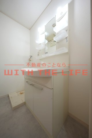 洗面設備　独立洗面台、朝の身支度には欠かせません