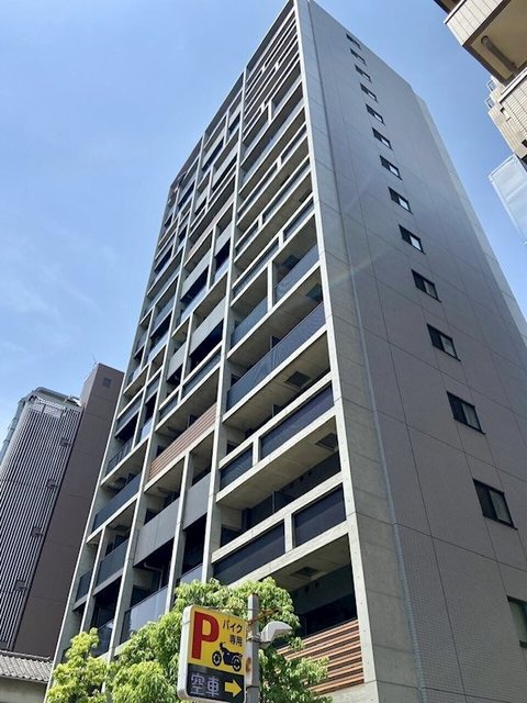建物外観　１５階建ての賃貸マンション