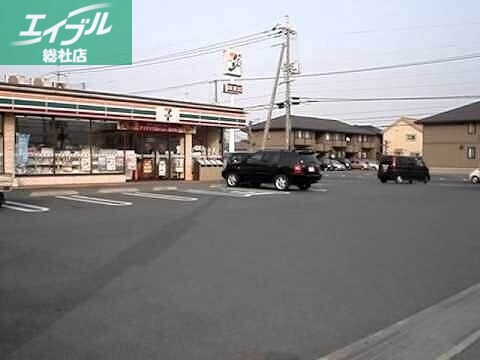 コンビニ　セブンイレブン 倉敷連島中央３丁目店（コンビニ）まで702m
