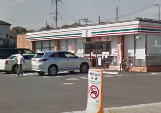 コンビニ　セブン－イレブン伊勢原桜台小学校前店（コンビニ）まで449m