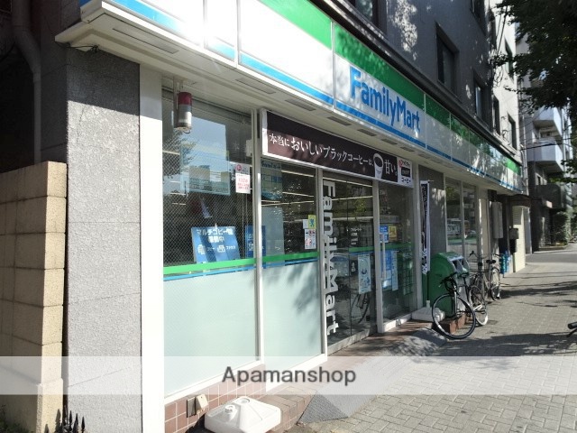 コンビニ　ファミリーマート（コンビニ）まで256m