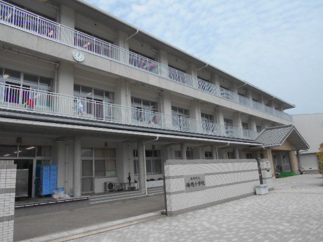 小学校　湯浅小学校様（小学校）まで500m