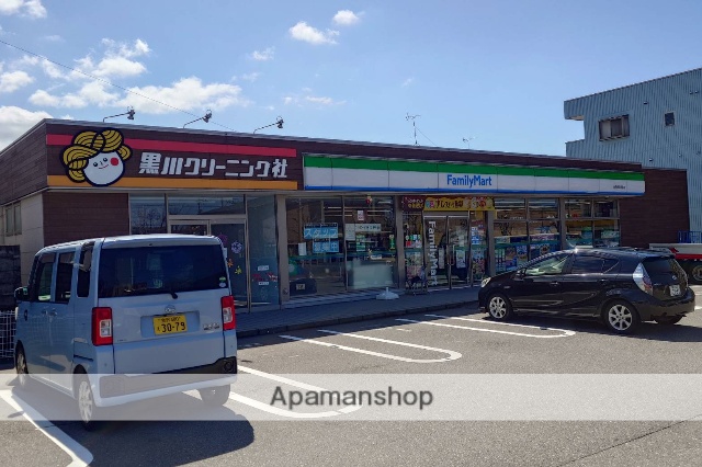 コンビニ　ファミリーマート（コンビニ）まで202m