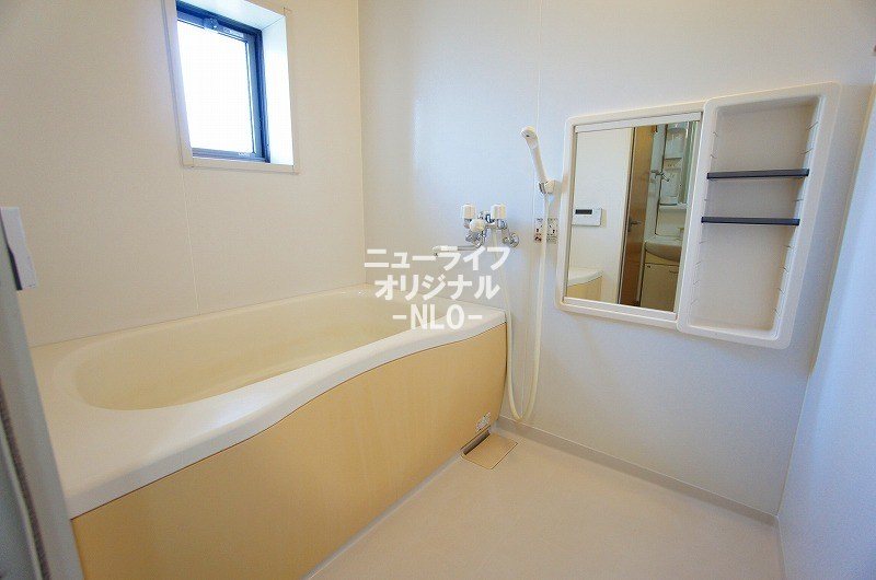 バス・シャワールーム　一日の疲れを癒すバスルームは追い焚き機能付き☆