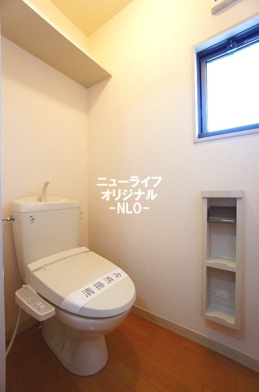 トイレ　トイレには快適な温水洗浄便座付