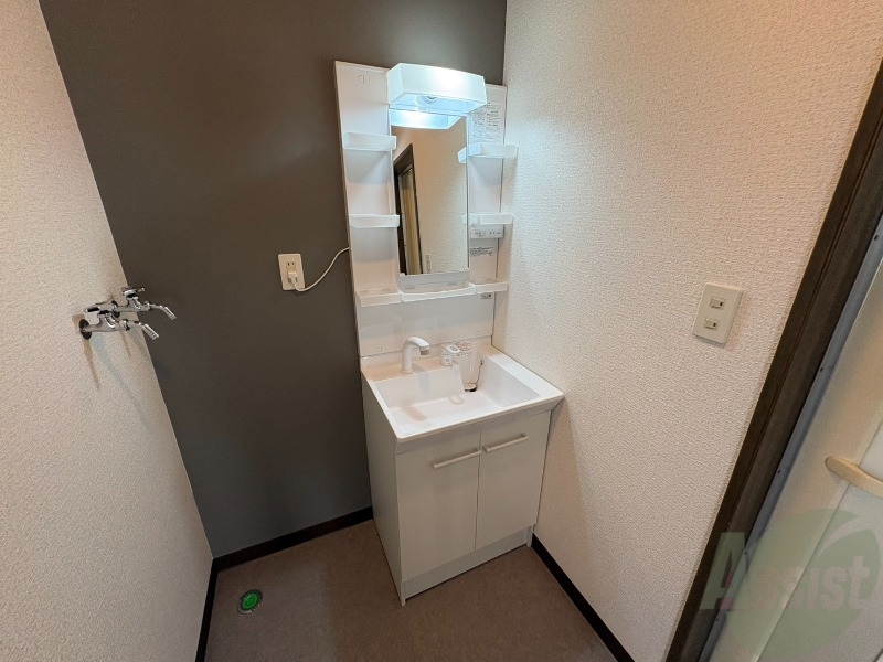 洗面設備　独立洗面台です。大きくてよいですね。シャンプーもできます！