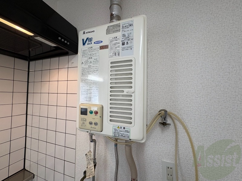 その他設備　給湯器です。操作しやすいパネルになってます。
