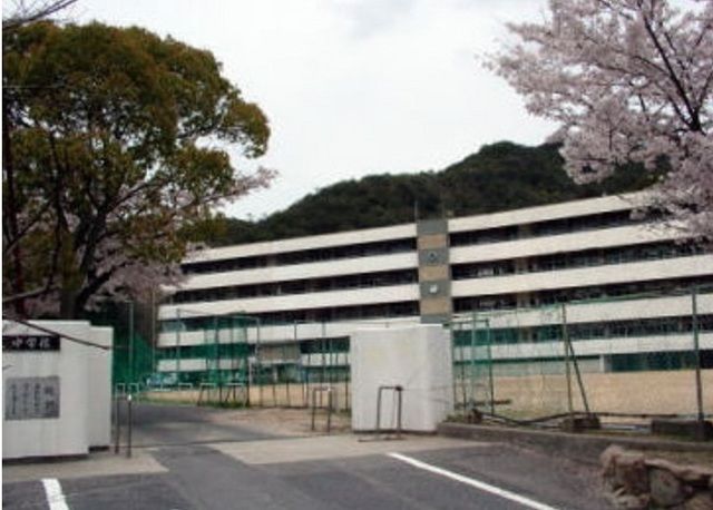 中学校　玉野市立　玉中学校（中学校）まで210m