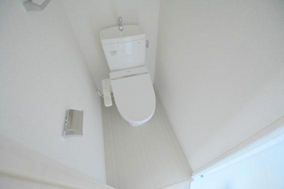 トイレ　綺麗なトイレにはウォシュレット標準装備です。