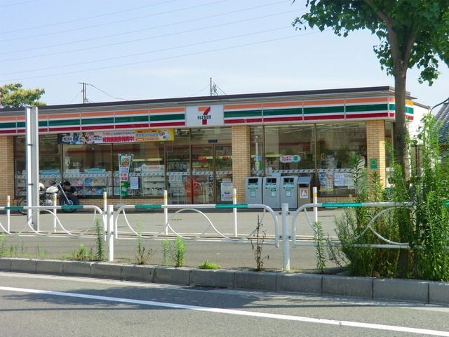 コンビニ　セブンイレブン（コンビニ）まで640m