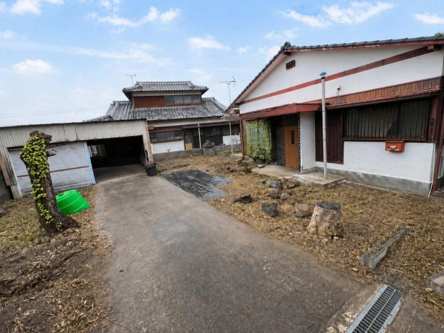 建物外観　敷地広めの戸建てです