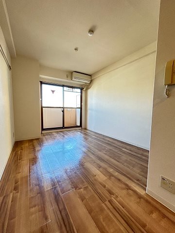 居室・リビング　ゆったり過ごせる居間です