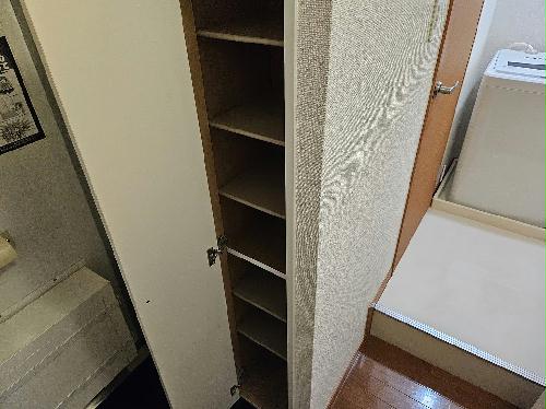 玄関　備品や設備仕様は号室等により異なります現地をご確認下さい。