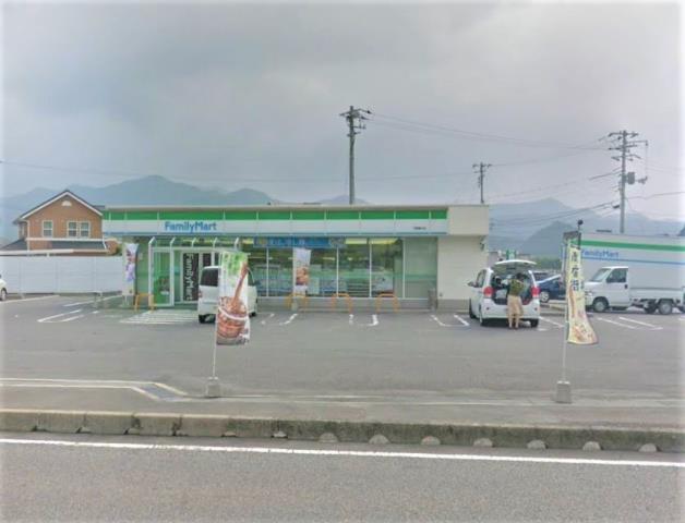 コンビニ　ファミリーマート（コンビニ）まで469m