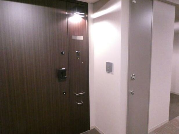 玄関　※別タイプのお部屋です