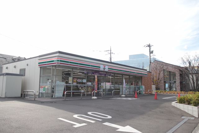 コンビニ　セブンイレブン横浜都筑桜並木店（コンビニ）まで300m
