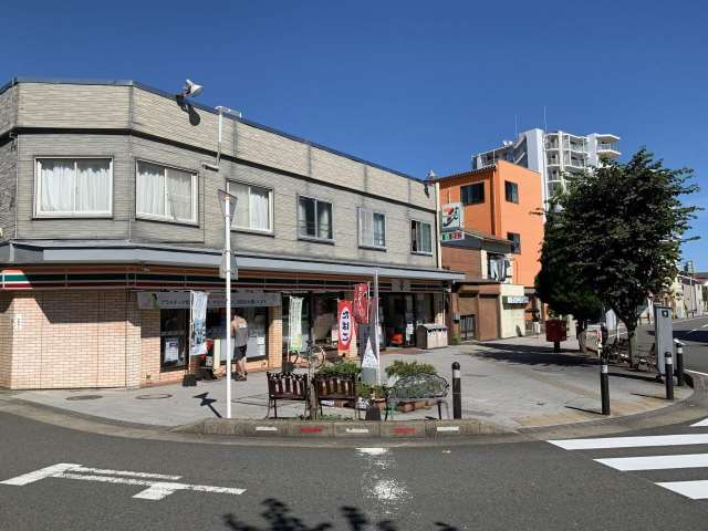 コンビニ　セブンイレブン（コンビニ）まで813m