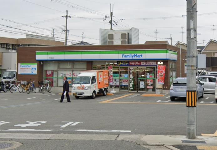 コンビニ　ファミリーマート（コンビニ）まで455m