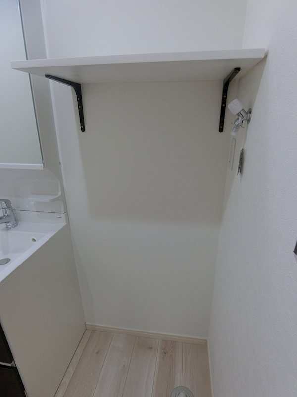 その他部屋・スペース　室内洗濯機置き場は便利な棚付き！