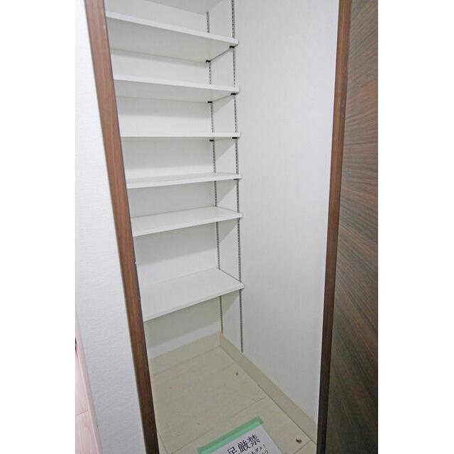 その他設備　下足入