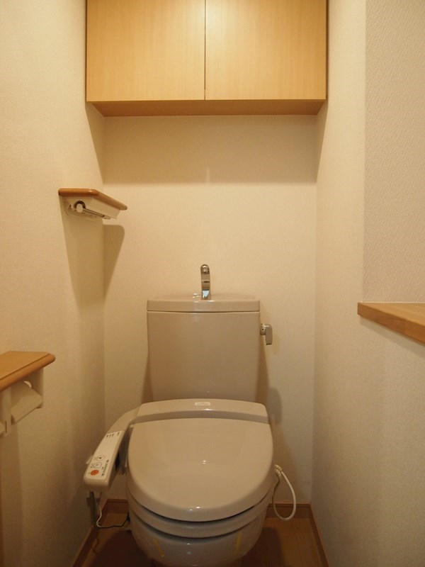 トイレ　※別部屋の参考写真です。