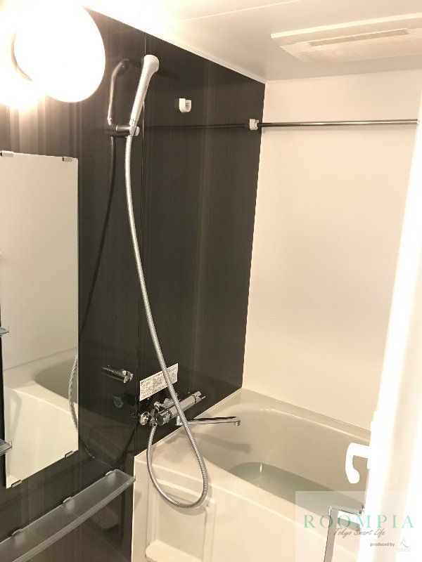 バス・シャワールーム　※同タイプの別のお部屋です。