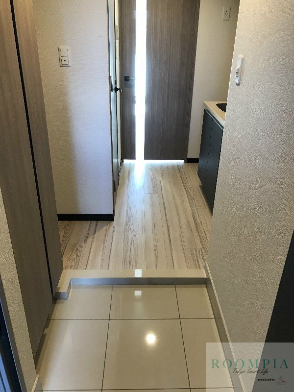 玄関　※同タイプの別のお部屋です。