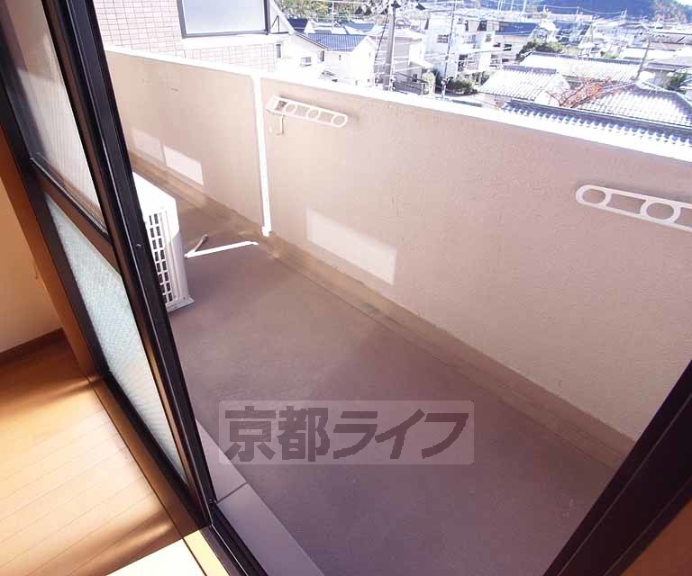 バルコニー　南向きのバルコニーは日光がたっぷりですね