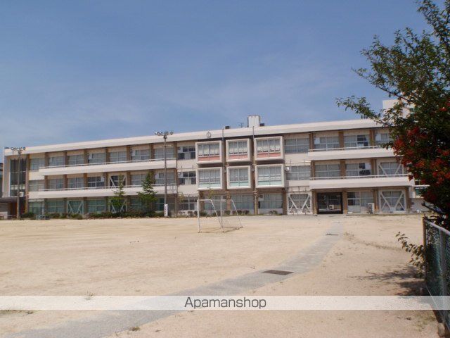 小学校　丸亀市立城坤小学校（小学校）まで600m