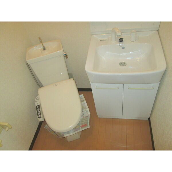 トイレ　トイレと洗面所です！