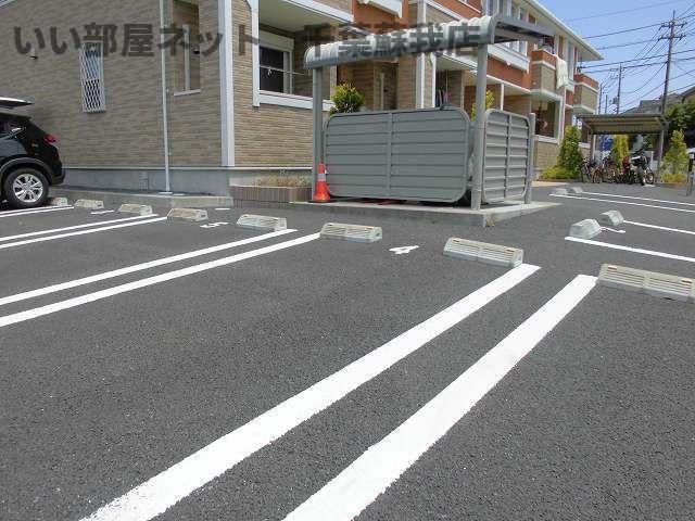 駐車場　駐車場に車を止められます