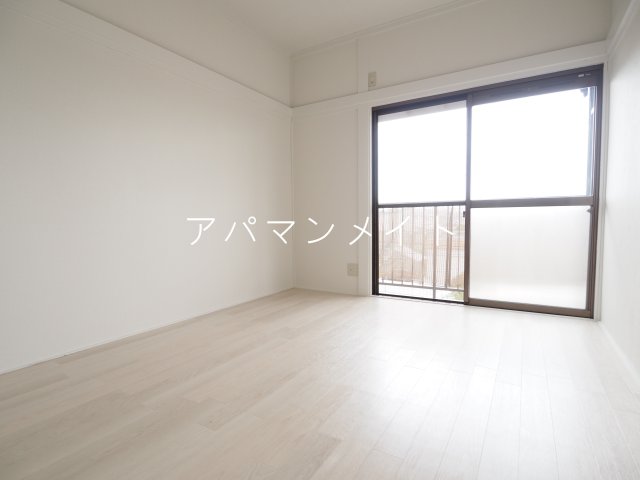 その他部屋・スペース　開放的な寝室です