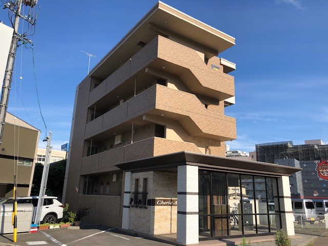 建物外観　北東道路側より撮影（６月夕方）