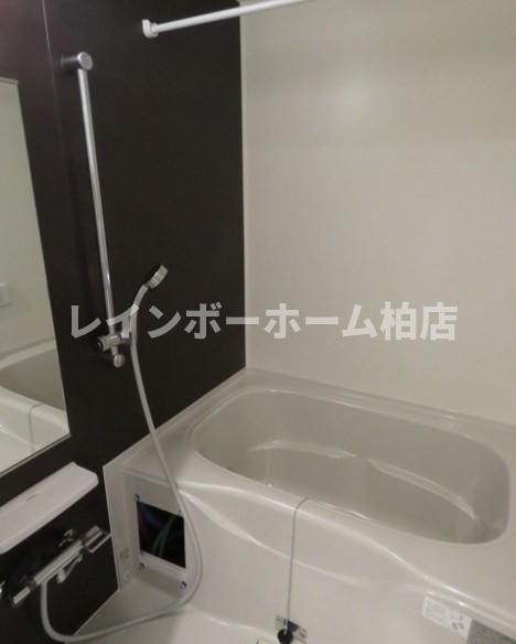 バス・シャワールーム　コンパクトで使いやすいお風呂です