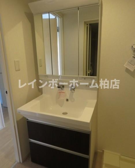 洗面設備　コンパクトで使いやすい洗面所