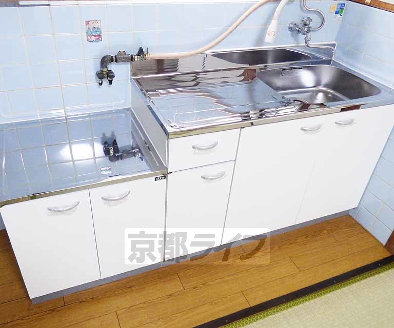 キッチン　調理スペース広めです