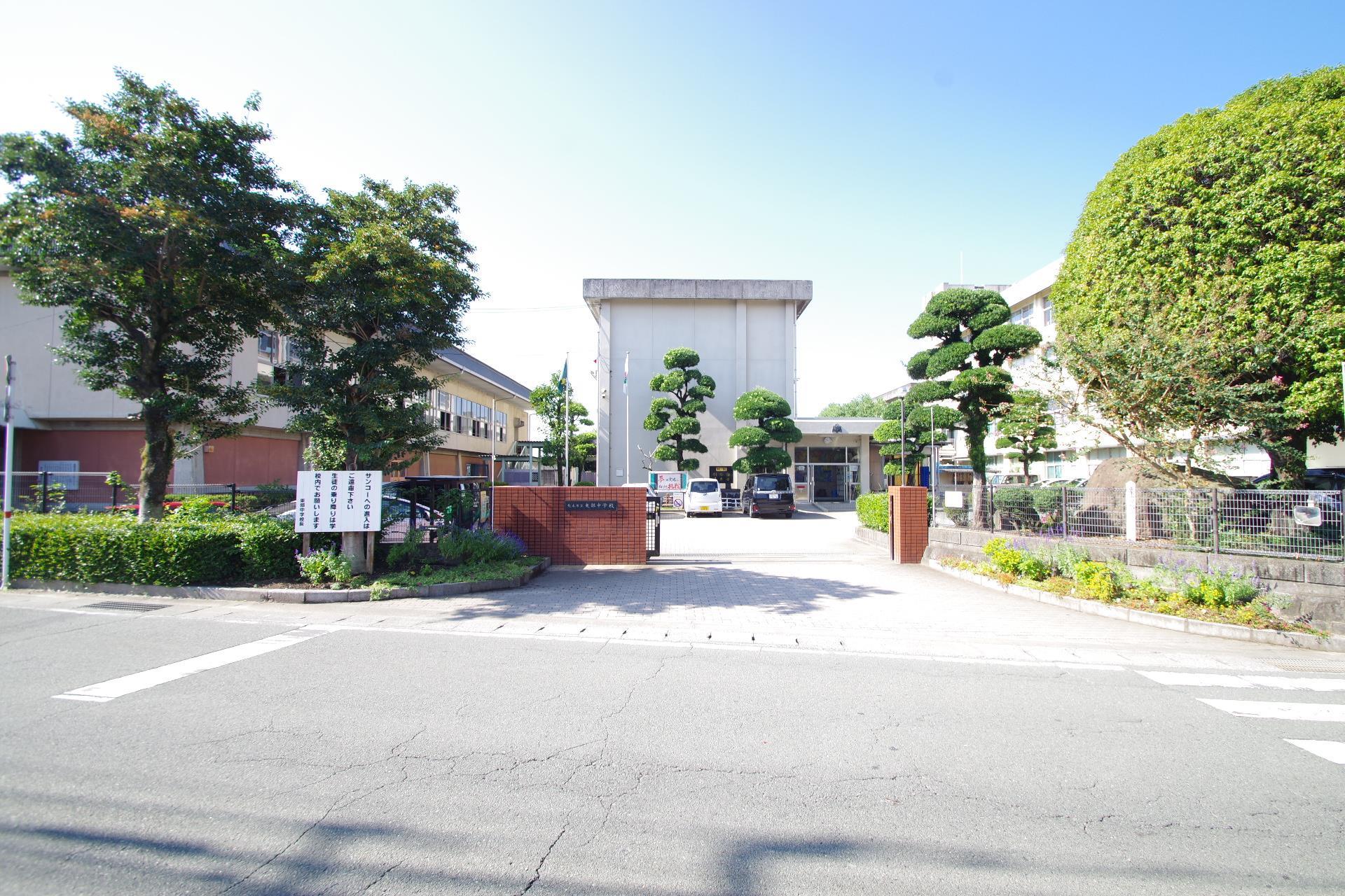 中学校　東部中学校（中学校）まで2300m