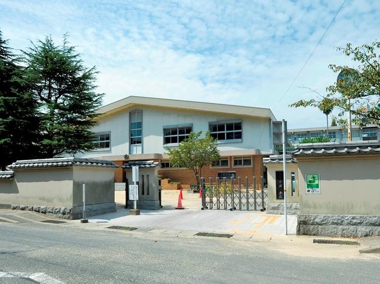 小学校　下関市立豊浦小学校（小学校）まで815m