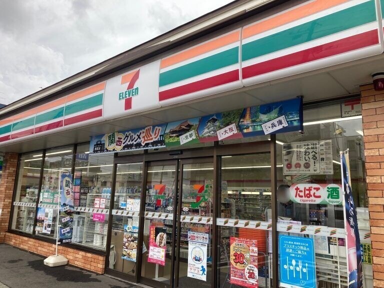 コンビニ　セブンイレブン札幌北18条東店（コンビニ）まで242m