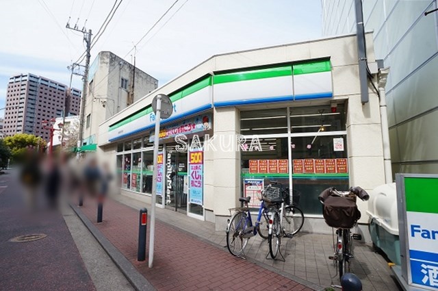 コンビニ　ファミリーマート和田屋吉浜町店（コンビニ）まで250m