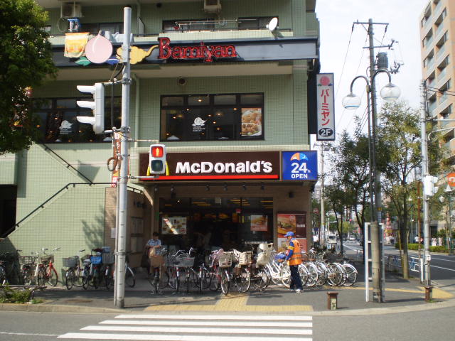 飲食店　マクドナルド篠崎駅前店（飲食店）まで172m