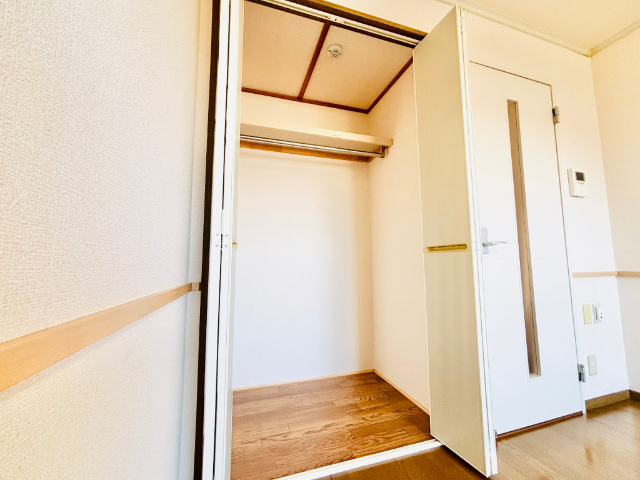 収納　同一建物内２０６号室内装写真転載