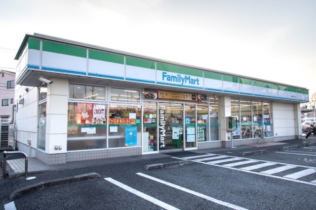 コンビニ　ファミリーマート東青梅五丁目店（コンビニ）まで113m
