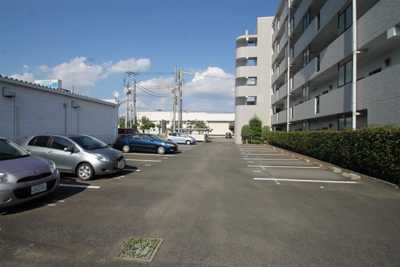 駐車場　駐車場も広くて停めやすいです★