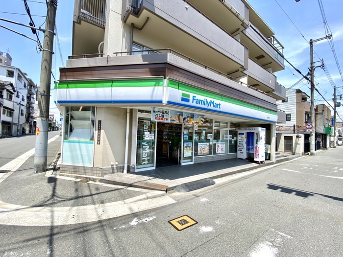 コンビニ　ファミリーマート長居西店（コンビニ）まで90m