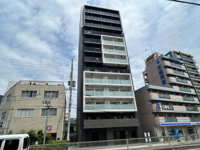 建物外観　13階建ての高級感のある外観です