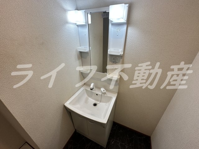 洗面設備　独立洗面台、朝の身支度には欠かせません