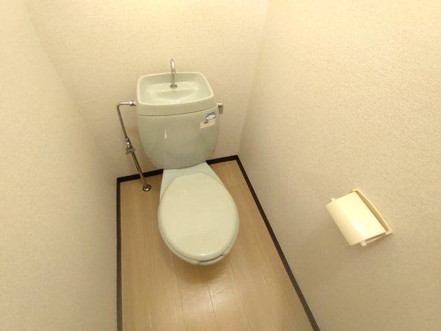 トイレ　※写真は別部屋です