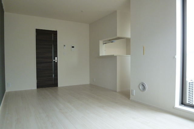 居室・リビング　★キレイなフローリングの角部屋です★